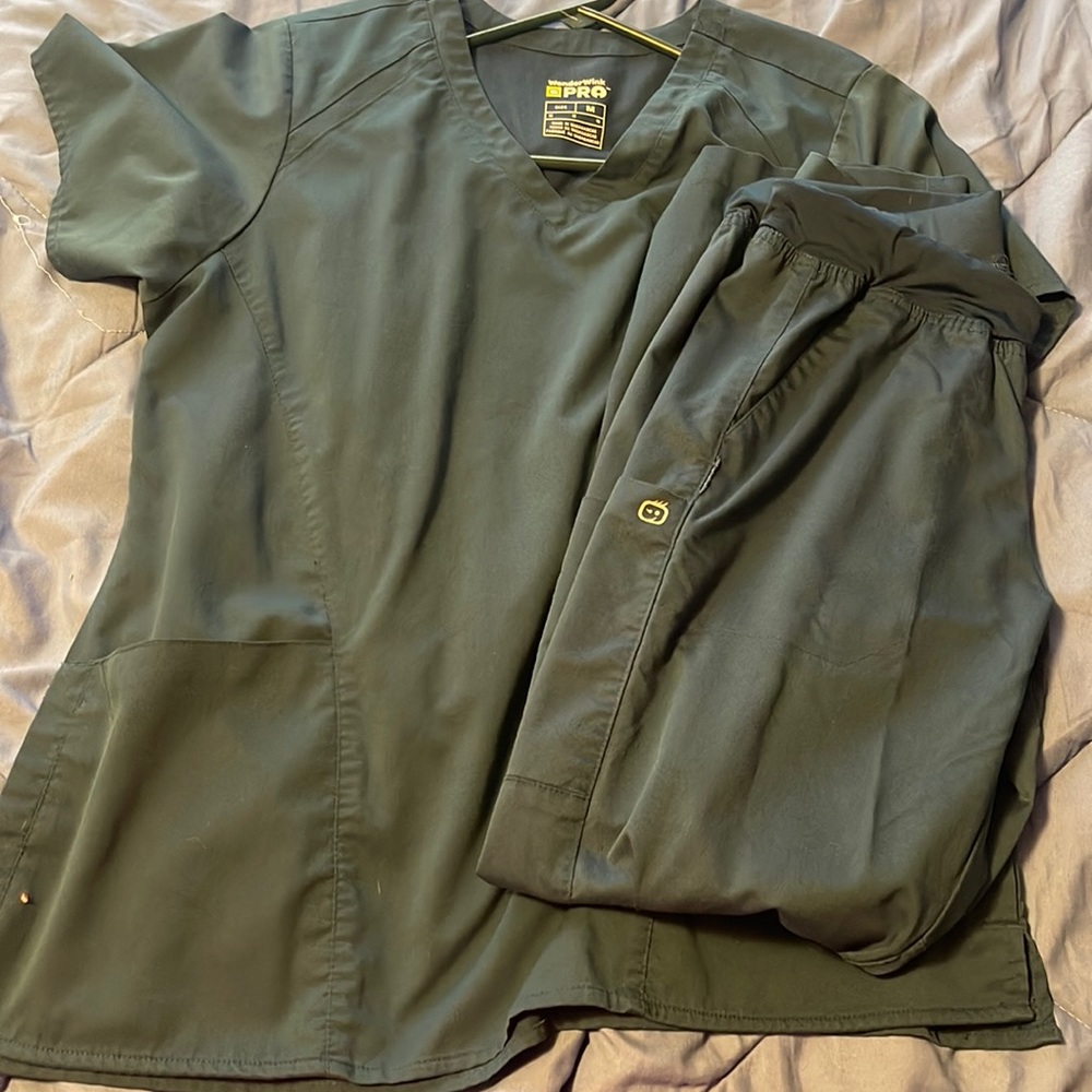 Top(M) and pants(S) scrubs